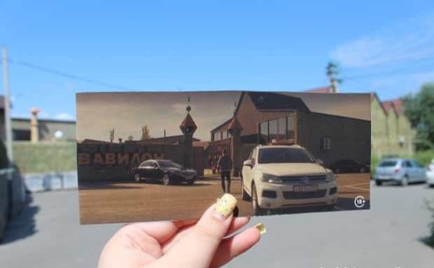 Кадр из сериала и вход IRL. Фото: Татьяна Иванова
