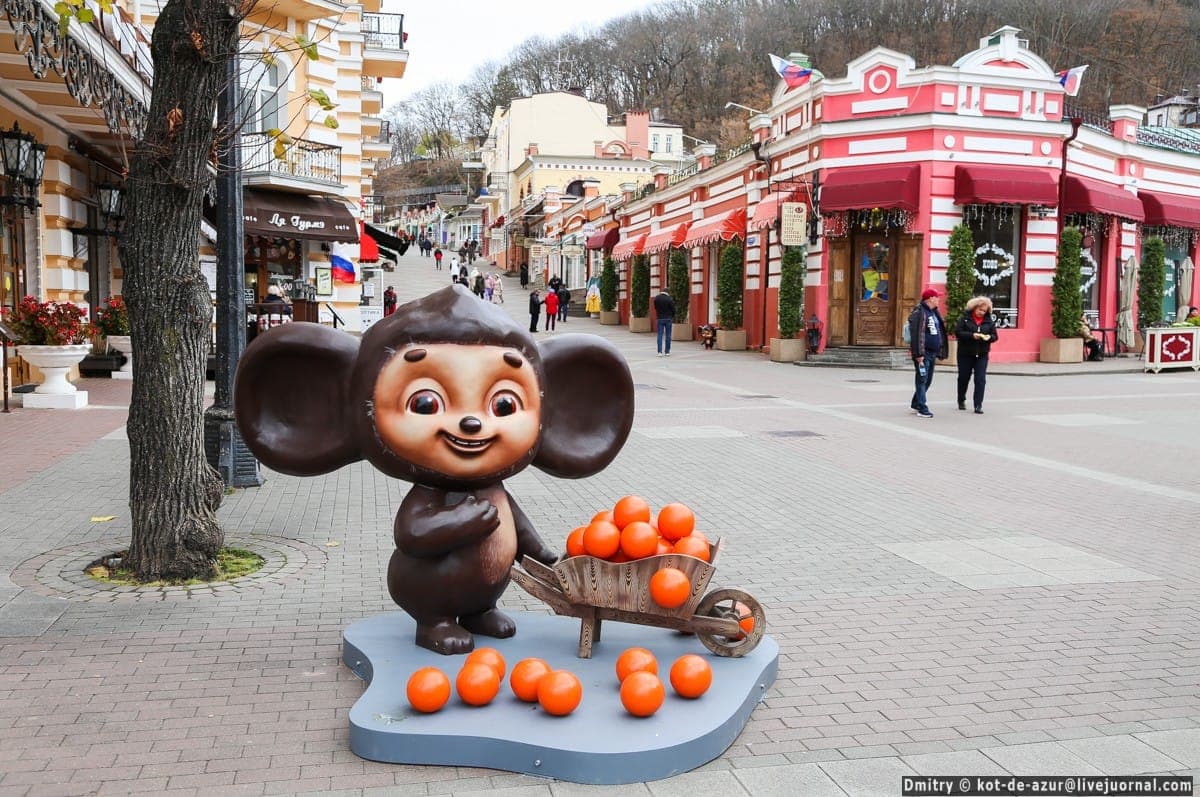 Чебурашка подтверждает локацию съемок. Фото: kot-de-azur.livejournal.com