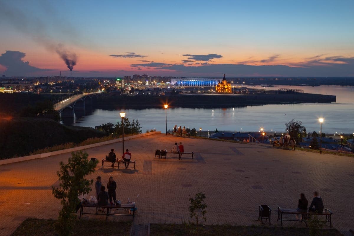 Вечерняя панорама на мыс «Стрелка» с набережной Федоровского