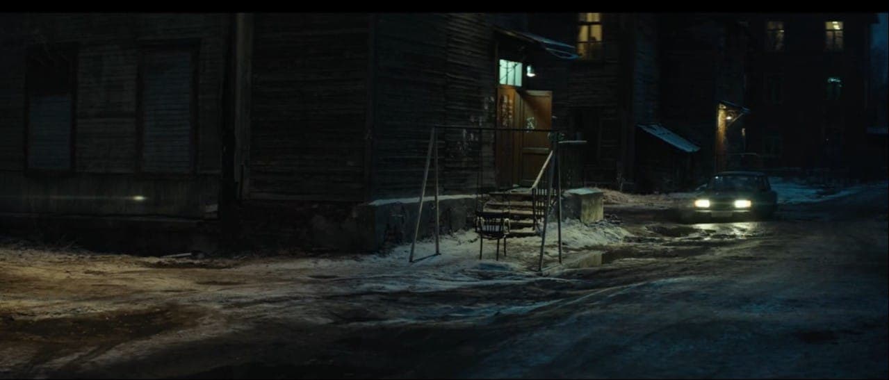Тот самый двор. Кадр из фильма "Петровы в гриппе", 2021, Hype Film, «Кинопрайм», Arte France Cinéma, Bord Cadre Films