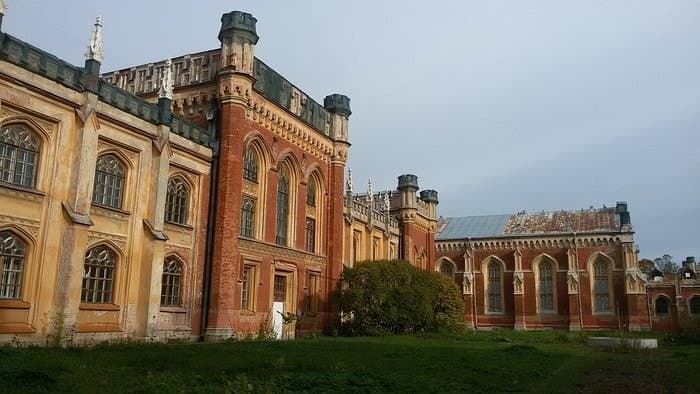 Они же Дворцовые конюшни Бенуа. Фото: tripadvisor.ru