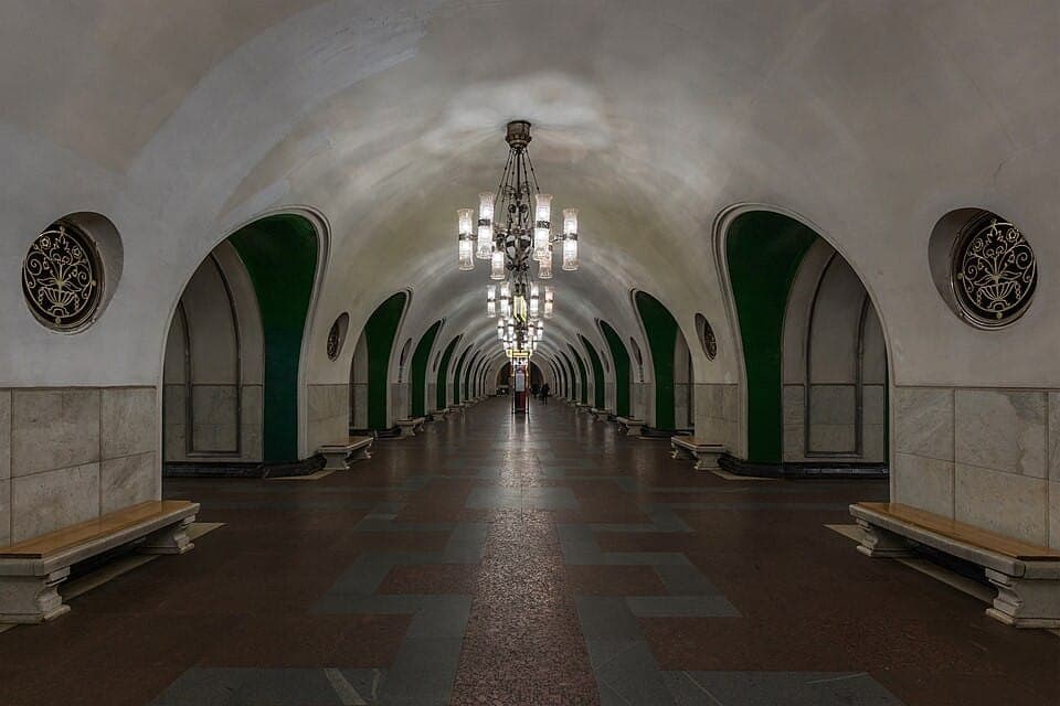 Внутри станции ВДНХ. Фото: A.Savin.
