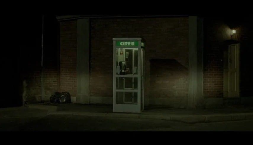 Та самая будка. Кадр из фильма "Матрица". Warner Bros, 1999