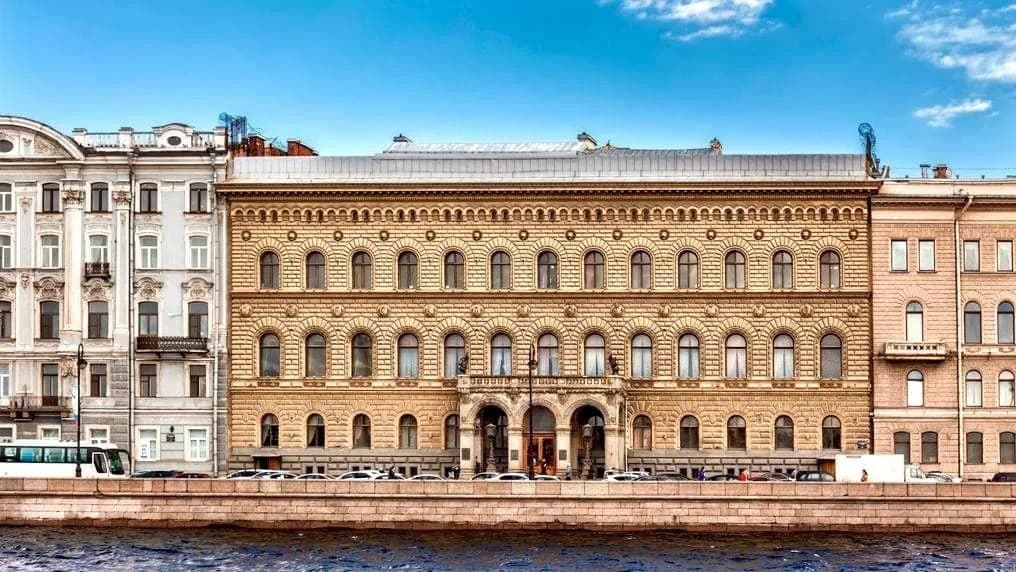 Процесс обучения мажорки Кати хорошим манерам  проходил здесь. Фото: avtobanket.ru