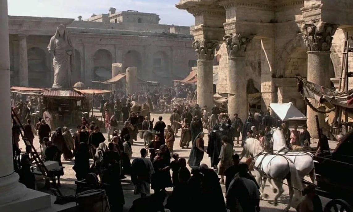Когда вышел в будний день на рынок в древнем Риме. Кадр из фильма "Гладиатор". Scott Free Productions, Red Wagon Entertainment, 2000