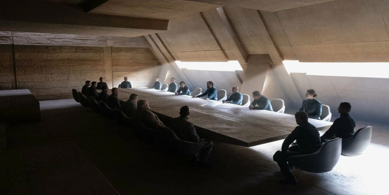 Зал Совета Арракена. Кадр из фильма "Дюна", Legendary Pictures, 2021