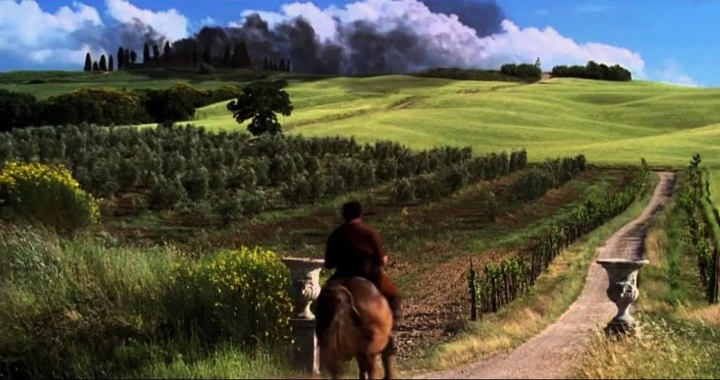 Максимус среди тосканских виноградников той же виллы. Кадр из фильма "Гладиатор". Scott Free Productions, Red Wagon Entertainment, 2000