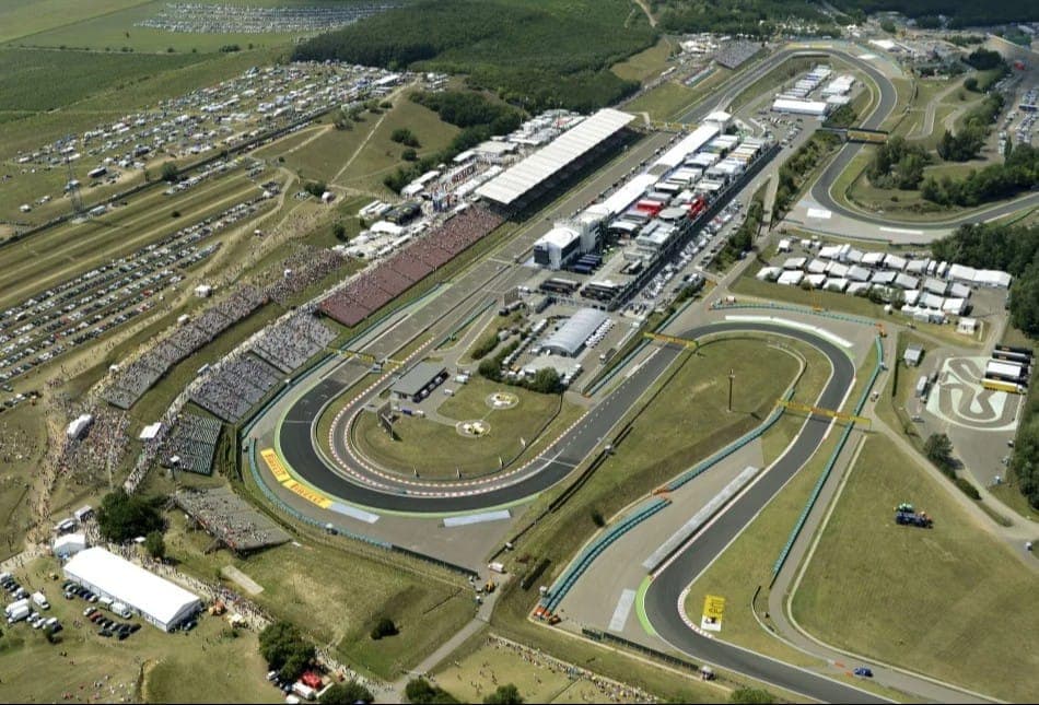Трасса F1 "Silverstone". Фото: Google maps