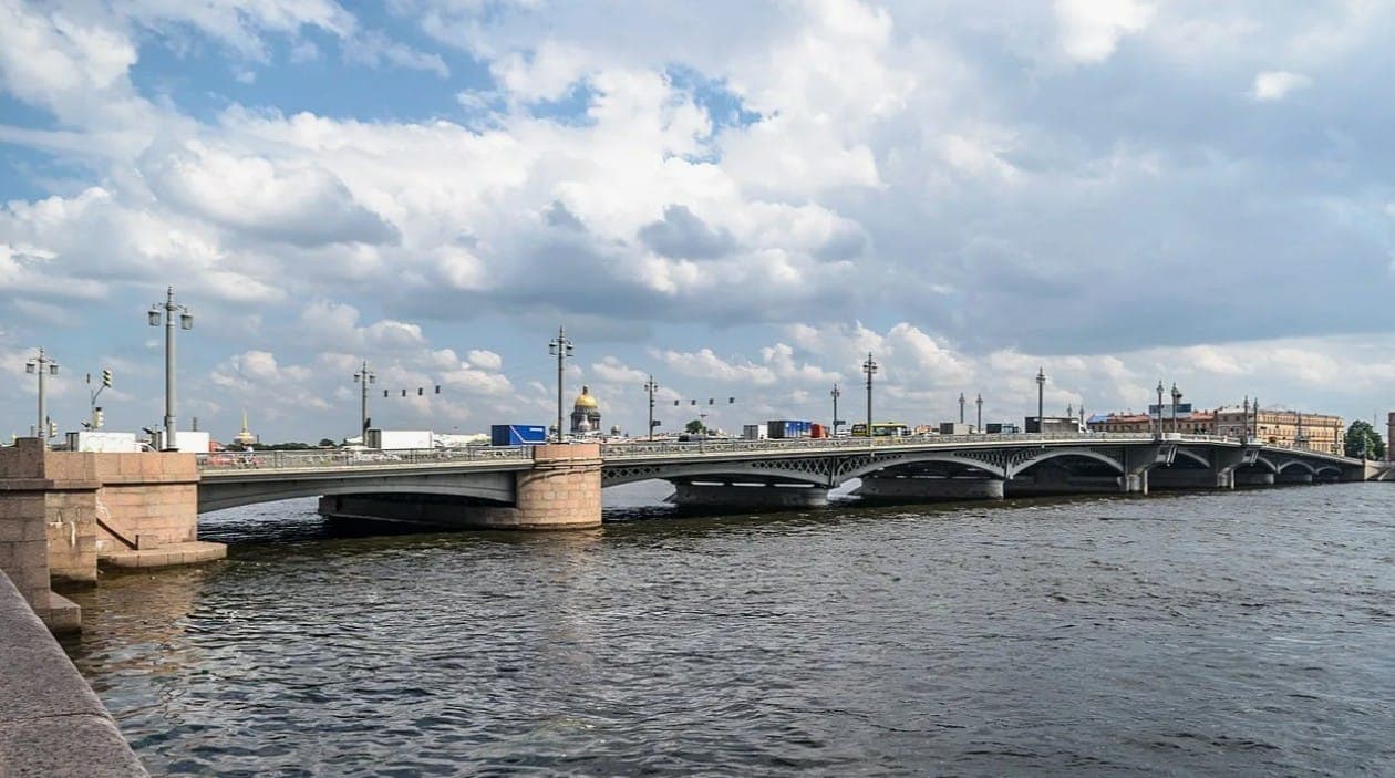 Благовещенский (в прошлом - Николаевский и лейтенанта Шмидта) мост. Фото: Alex 'Florstein' Fedorov