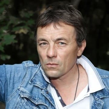Олег Васильков, Исполнитель роли Карпачева