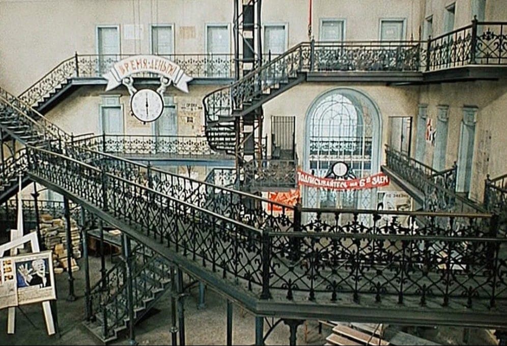 Редакция газеты "Станок" - пусто сразу после окончания рабочего дня. Кадр из фильма "12 стульев". Мосфильм, 1971