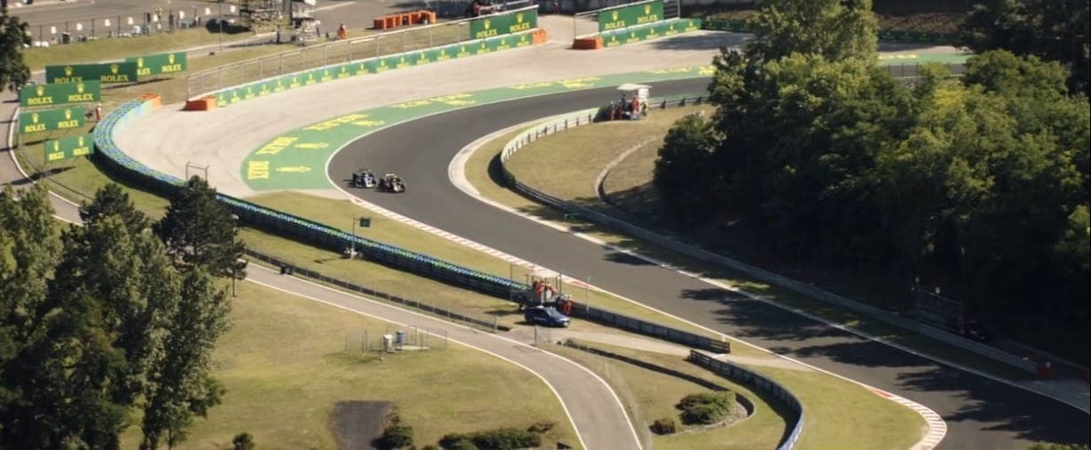 Кадр из фильма "F1", 2025, Apple Studios Jerry Bruckheimer Films