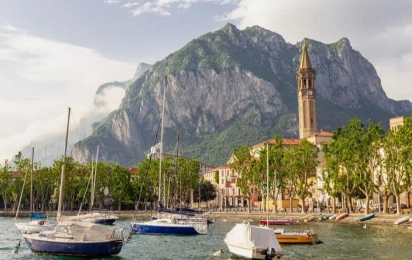 А вот и известняковые горы - вид из долины. Фото: 