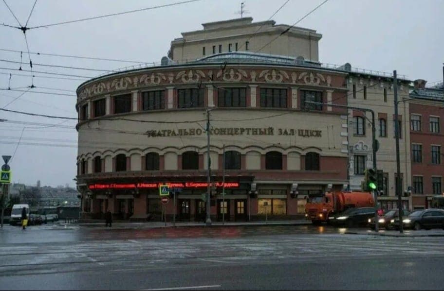 Тот самый клуб, где бриллианты мадам Петуховой обрели вторую жизнь. Фото: Яндекс.Панорамы