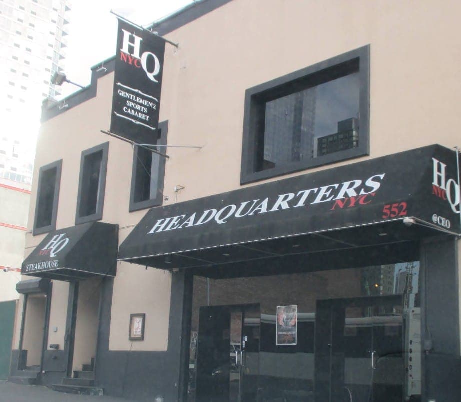 Клуб HQ KONY Gentlemen's Club в Нью-Йорке, где снимали танцы Аноры. Фото: Marc Gonzalez