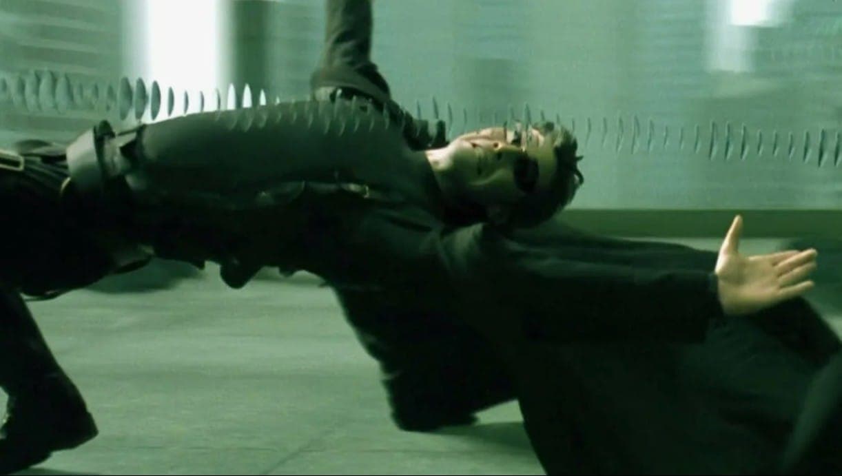 "Bullet time" на экране. Кадр из фильма "Матрица". Warner Bros, 1999