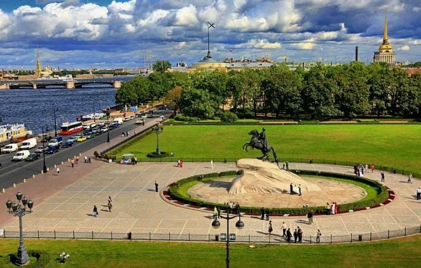 Сенатская площадь сегодня. Источник фото: tripadvisor.ru