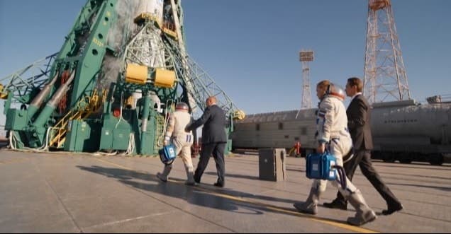Путь перед стартом. Кадр из фильма "Вызов", 2023, Yellow, Black and White, "Первый канал"