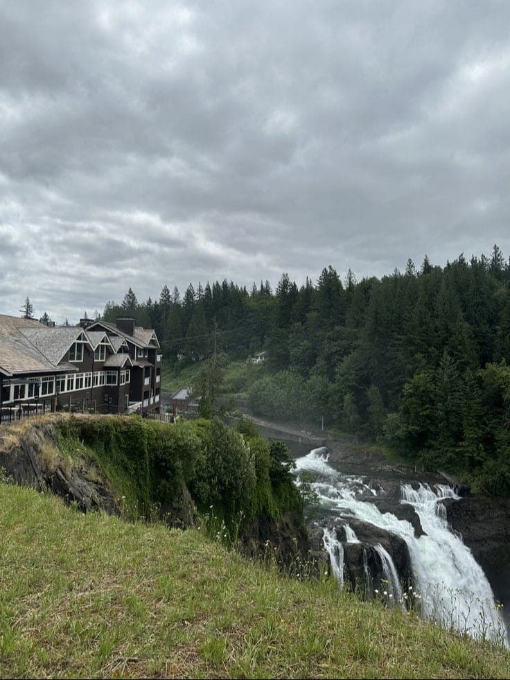 Водопад Snoqualmie Falls - в реальной жизни. Фото: Heather Elkind