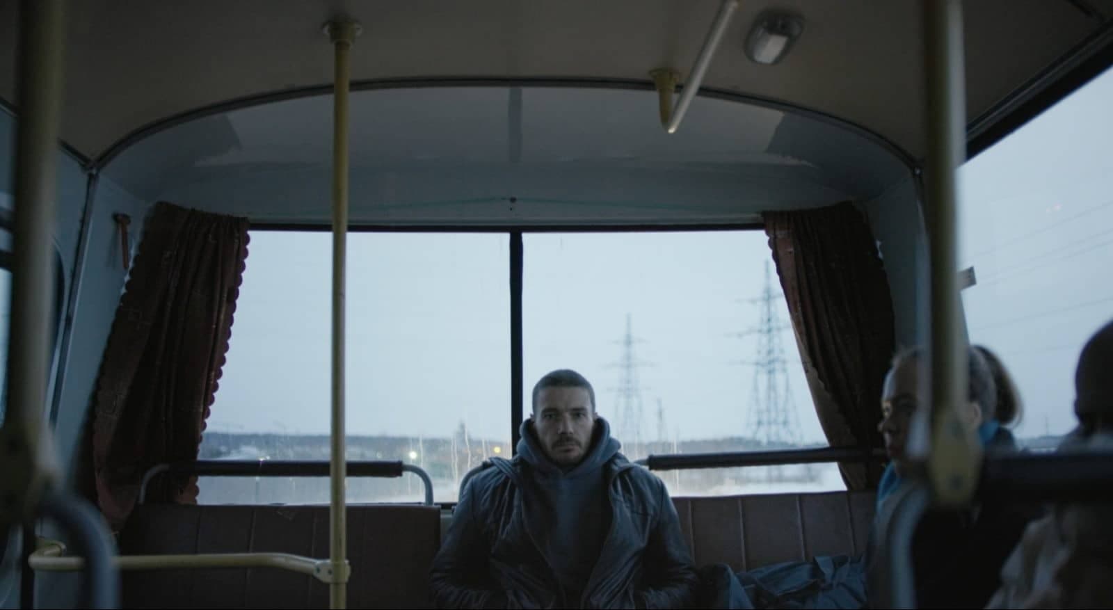 Размышления по пути на работу. Кадр из сериала "Триггер",  2020, "Среда", "Лунапарк", "Плюс Студия"