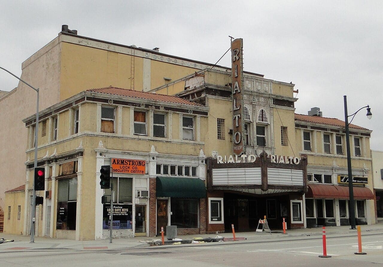 Rialto Theatre сейчас не в лучшем состоянии. Фото: Cbl62