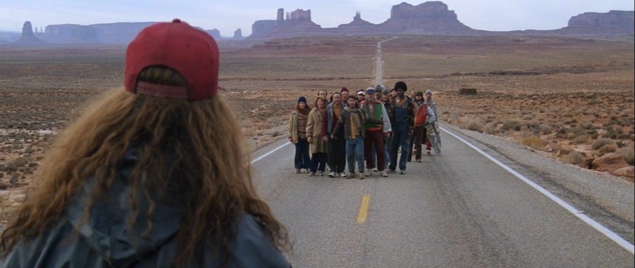 Кто все эти люди? Кадр из фильма "Форест Гамп", 1994, The Tisch Company, Paramount Pictures