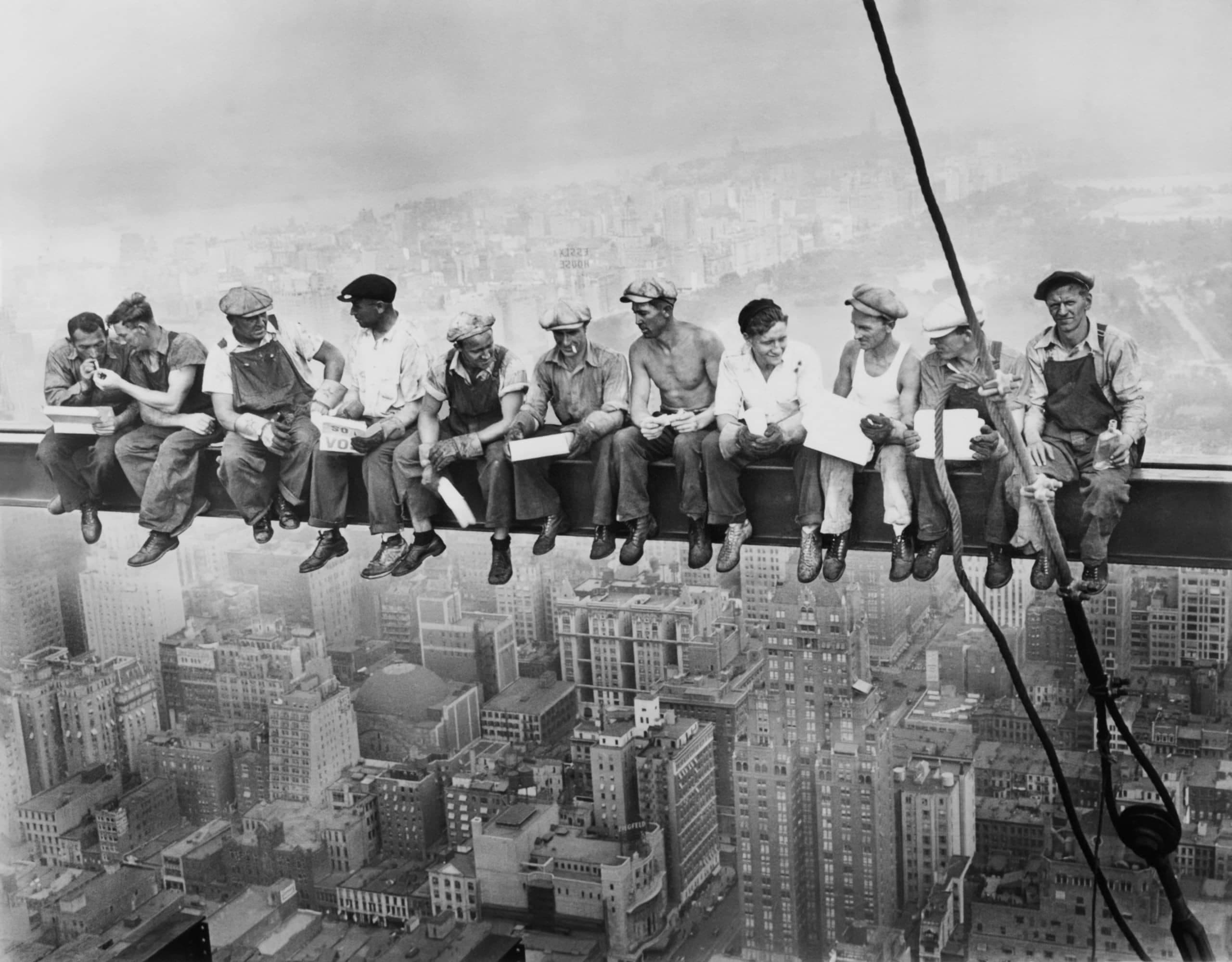 Та самая фотография - с застройкой внизу. 20 сентября 1932 г., архив Беттманна и Архив Интернета