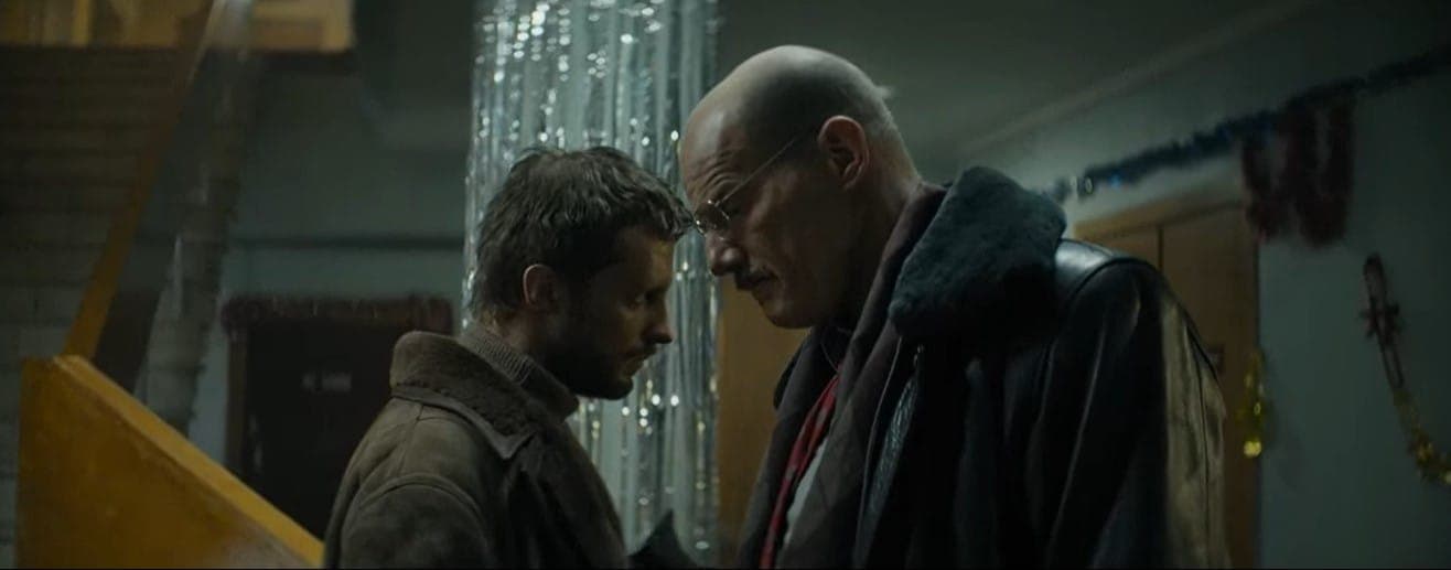Петров с Аидом (друг Игорь) в фойе ДК. Кадр из фильма "Петровы в гриппе", 2021,Hype Film, «Кинопрайм», Arte France Cinéma, Bord Cadre Films