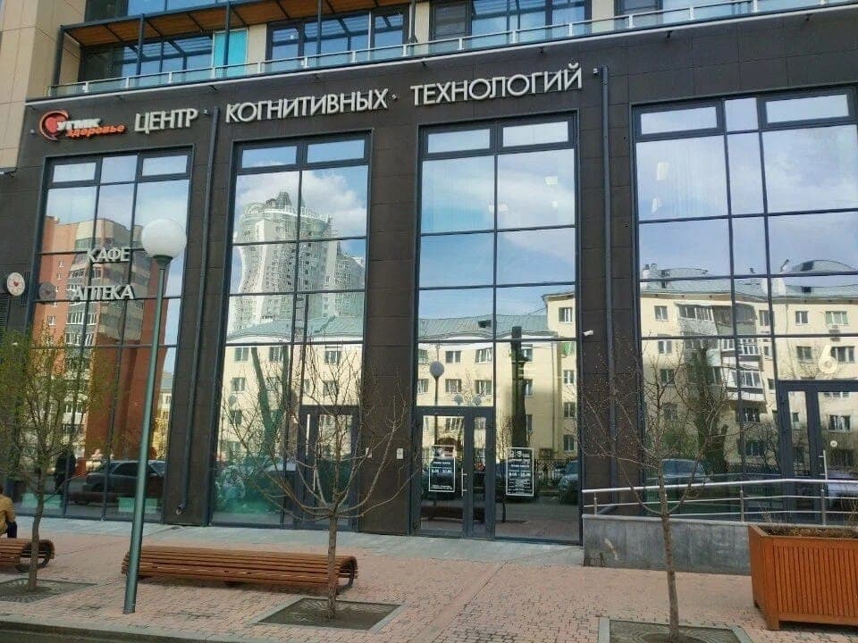 Сцена с перевязкой снималась у аптеки УГМК-Фарм на Олимпийской набережной, 9/1. Фото: Яндекс Карты