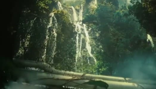 Водопад Хуай То в фильме. Кадр из фильма "Мир Юрского периода. Возрождение". Universal Pictures, 2025