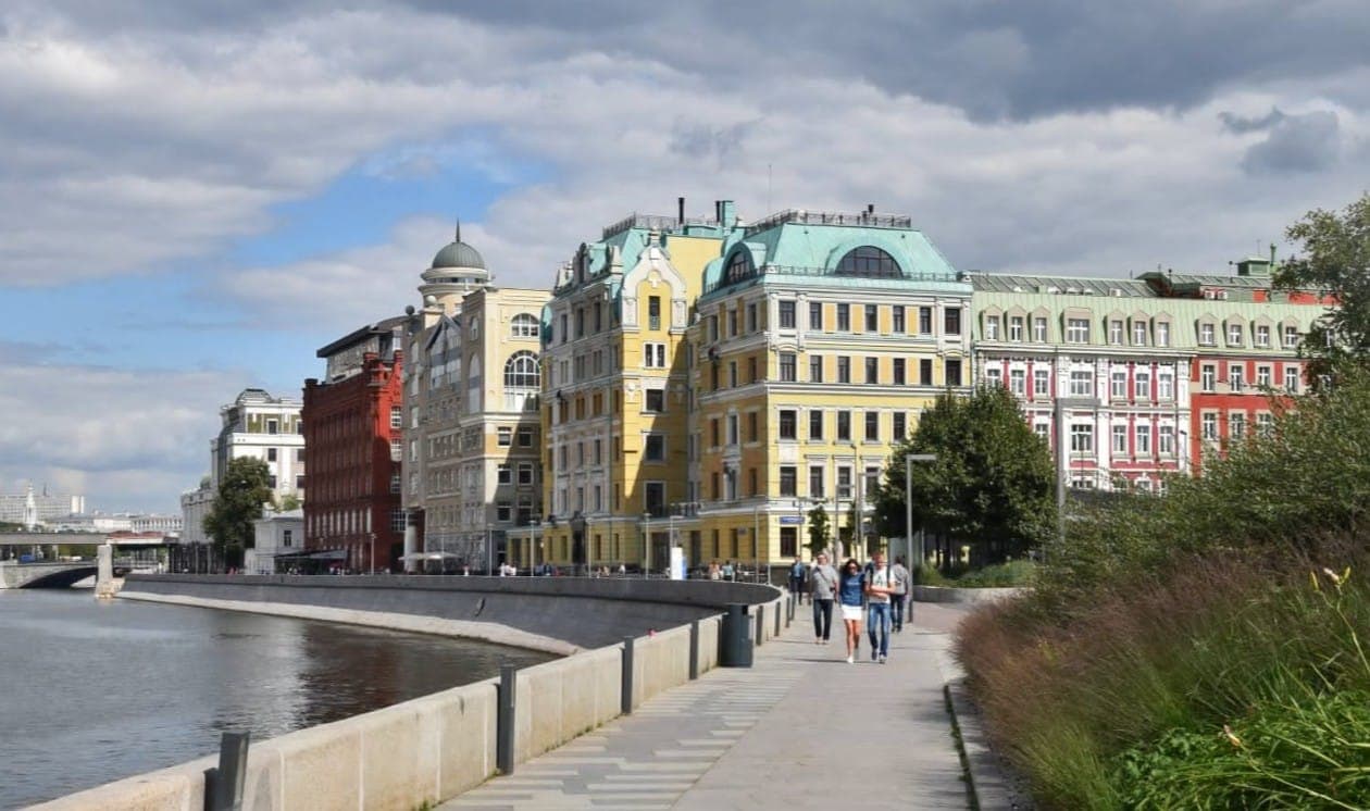 Одно из знаковых мест Москвы с отличной панорамой. Но и его потребовалось обработать на компьютере, чтобы убрать современные детали. Фото: fotoload.ru