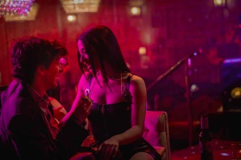Анора знакомится с Ваней. Кадр из фильма "Анора", 2024, FilmNation, Entertainment CreFilm