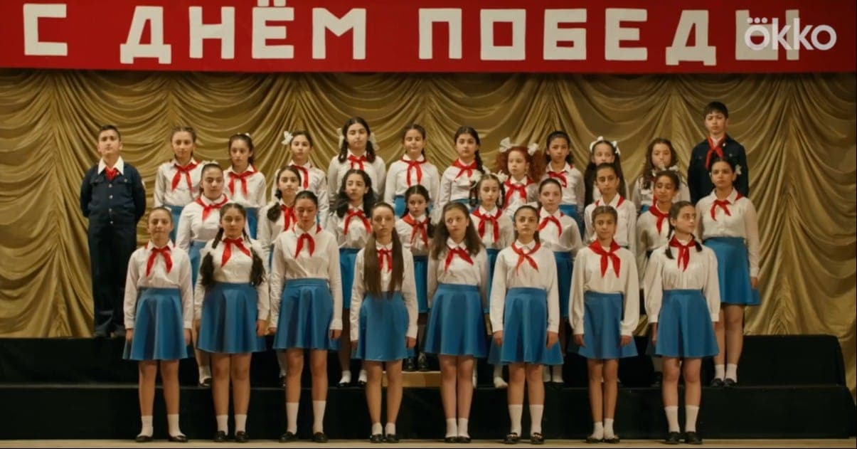 Кадр из сериала "Манюня", 2021-2026, Okko, Солнце, СТС, Кинокомпания братьев Андреасян