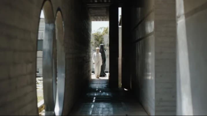 Интерьеры Бриона. Они же - резиденция Падишаха-Императора. Кадр из фильма "Дюна 2", Legendary Pictures, 2024