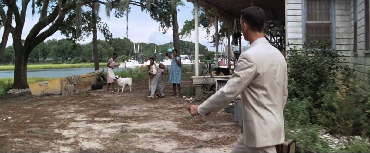 Форрест навещает семью Буббы. Кадр из фильма "Форест Гамп", 1994, The Tisch Company, Paramount Pictures