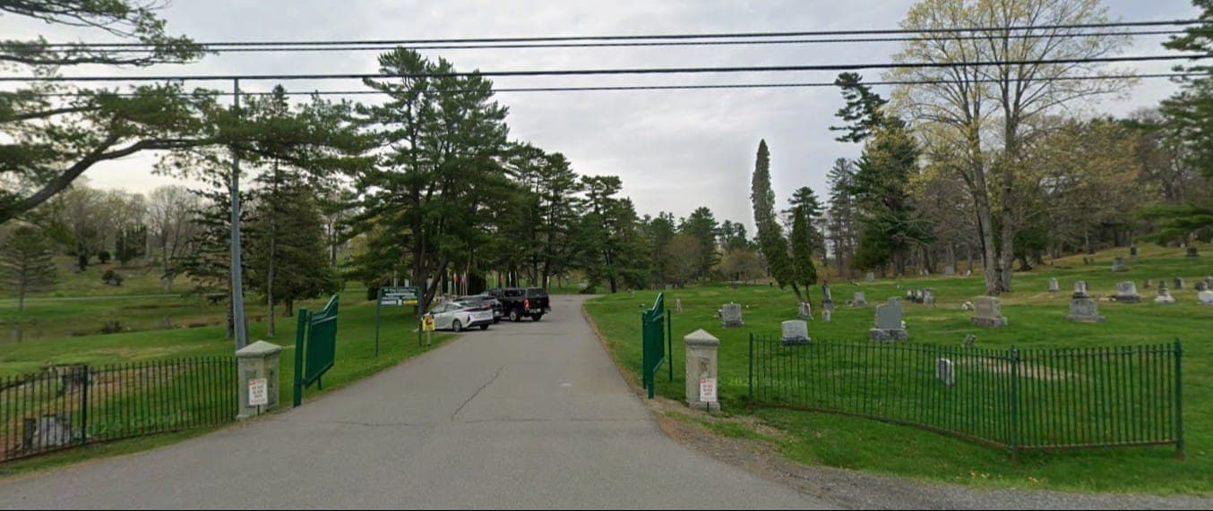 Маунт-Хоуп - одно из старейших кладбищ США в "садовом" стиле (garden cemetery) и основано аж в 1834 году. Фото: Google Maps