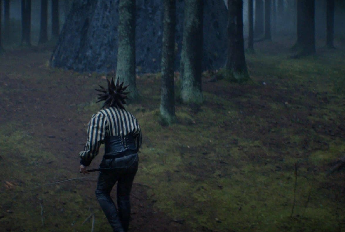 Волшебные леса создают нужную атмосферу. Кадр из сериала "Король и Шут", 2023. Лунапарк, Плюс Студия, Лига Фильм