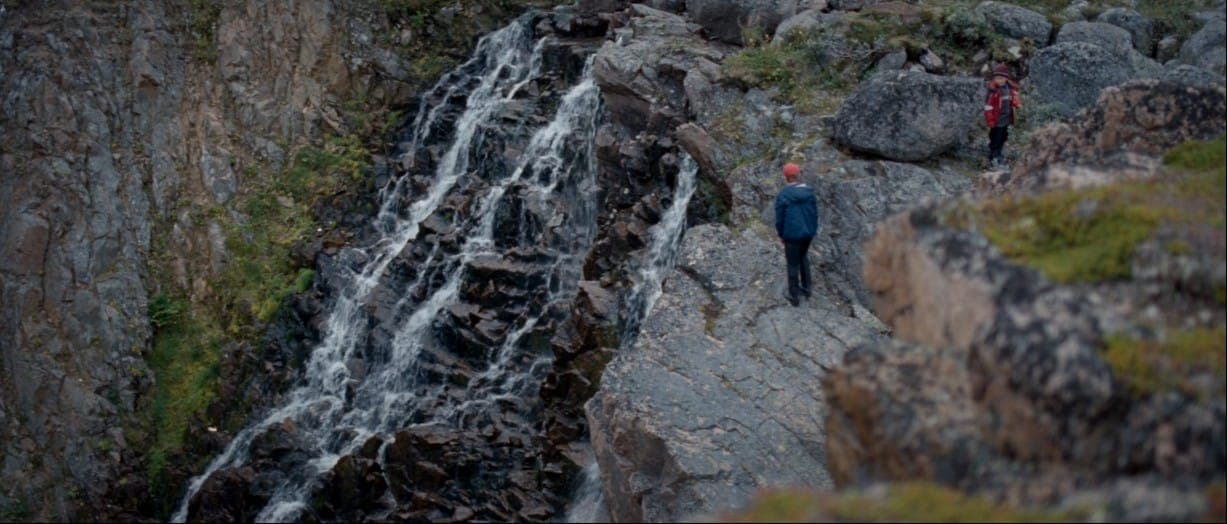 Водопад на экране. Кадр из фильма "Левиафан", 2014, Нон-стоп продакшн