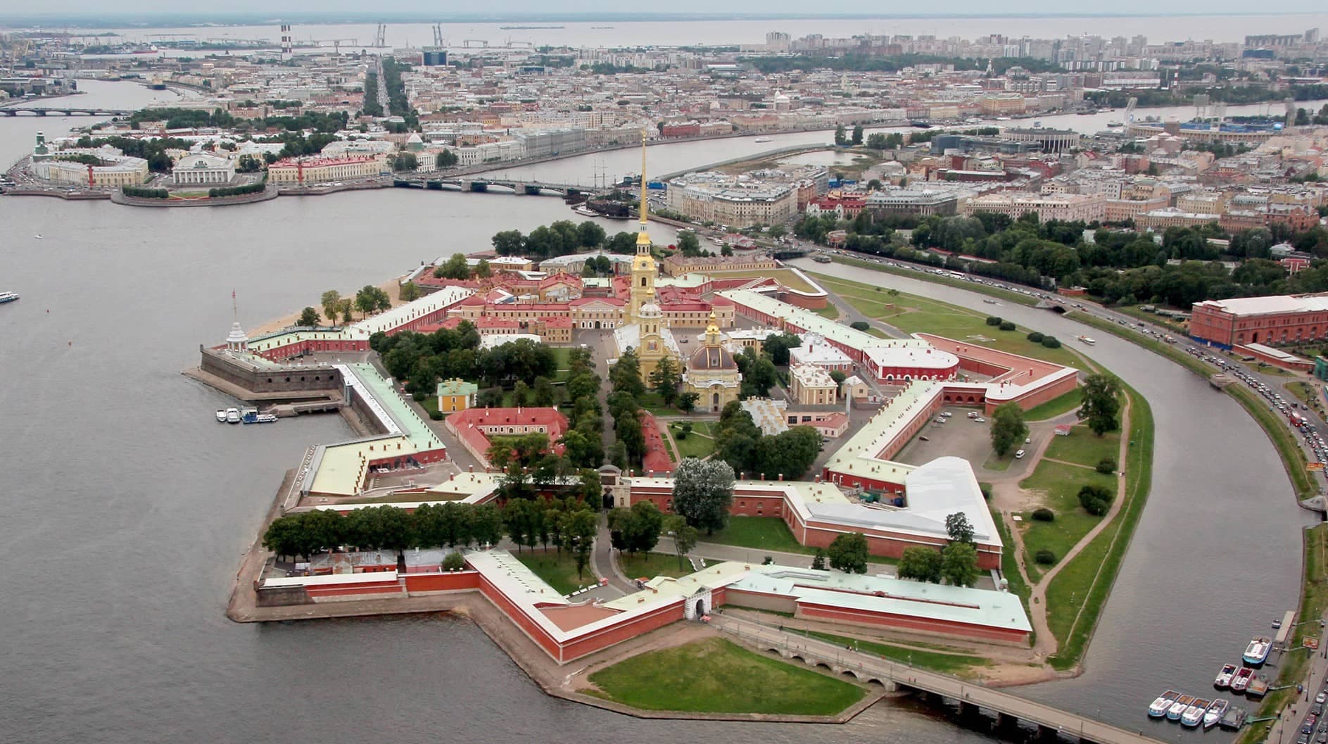 Петропавловская крепость и Заячий остров.