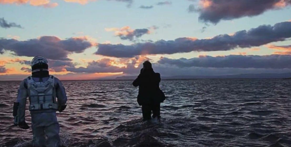 Кадр со съемок «Интерстеллара». Купер на планете Миллер. Legendary Pictures, Syncopy, Lynda Obst Productions, 2014