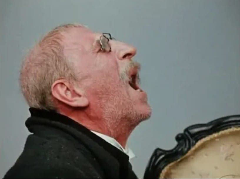 Когда понимаешь, что тайник с сокровищами уже нашли до тебя. Кадр из фильма "12 стульев". Мосфильм, 1971