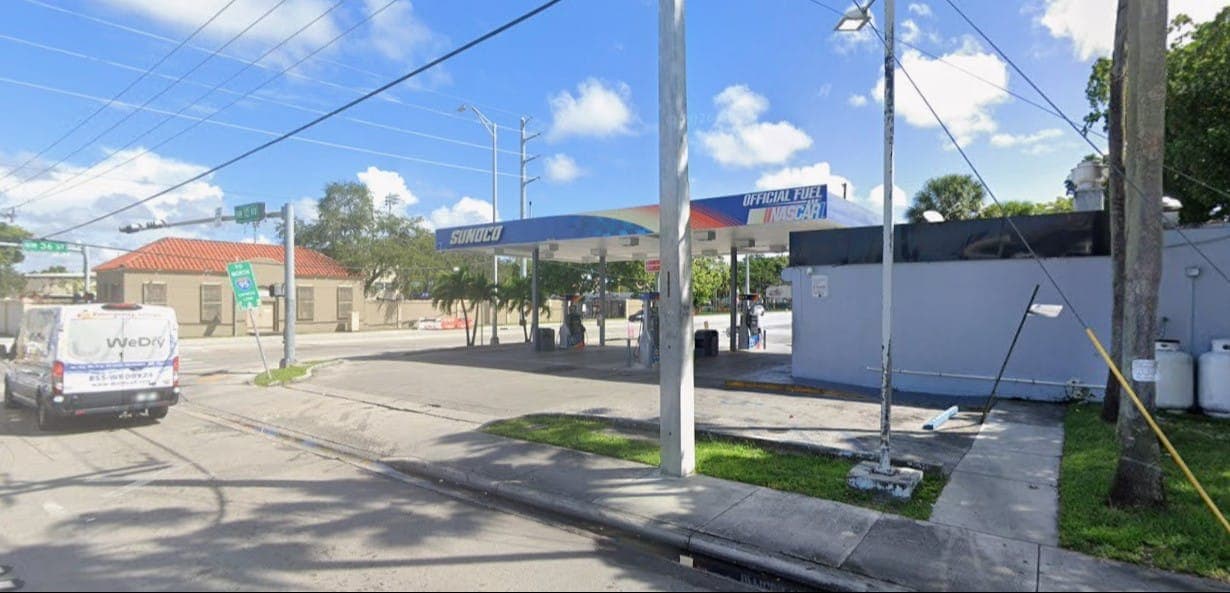 Заправка Sunoco, вычисленная фанатами GTA. Фото: Google Maps