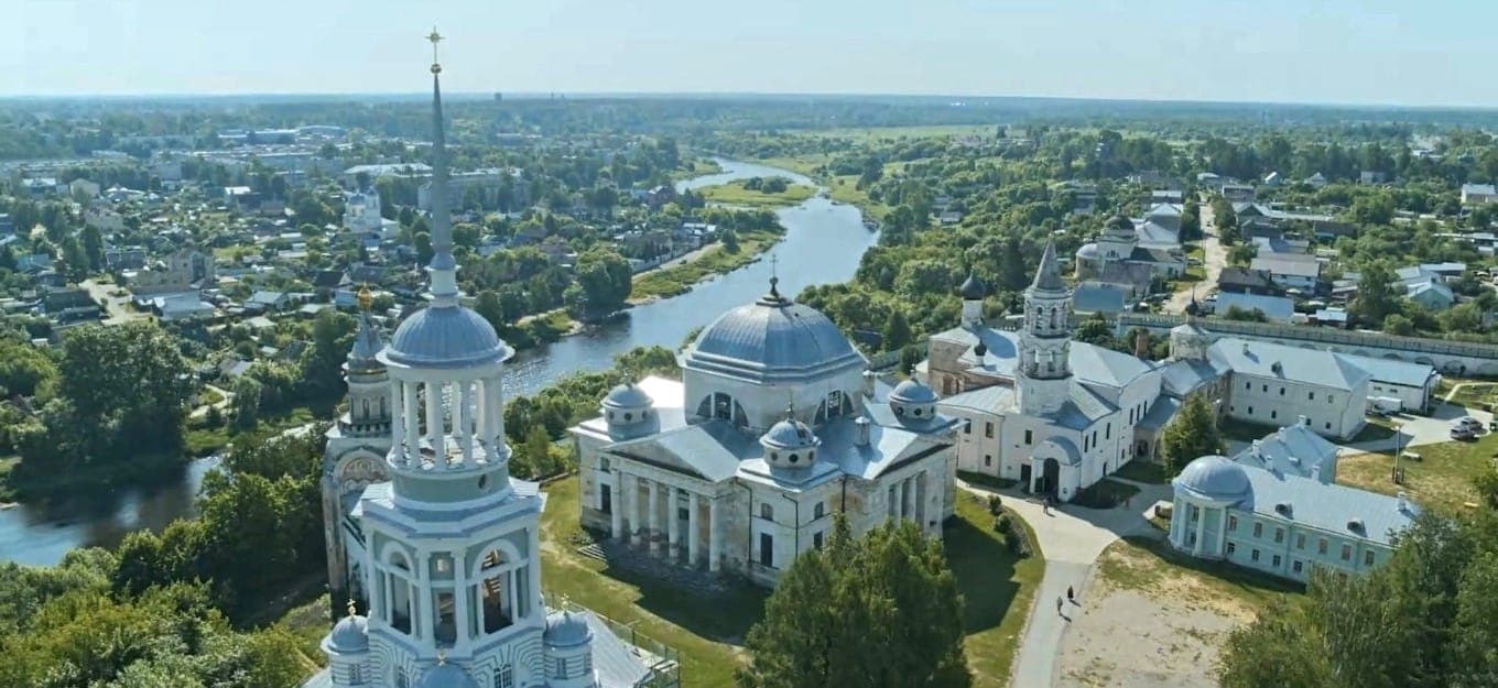 Новоторжский Борисоглебский мужской монастырь с высоты птичьего полета