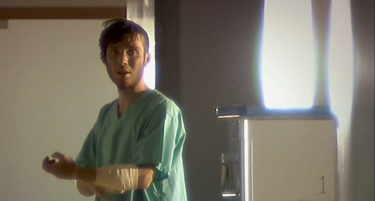 Первые минуты после пробуждения.  Кадр из фильма "28 дней спустя", 2002, DNA Films, UK Film Council