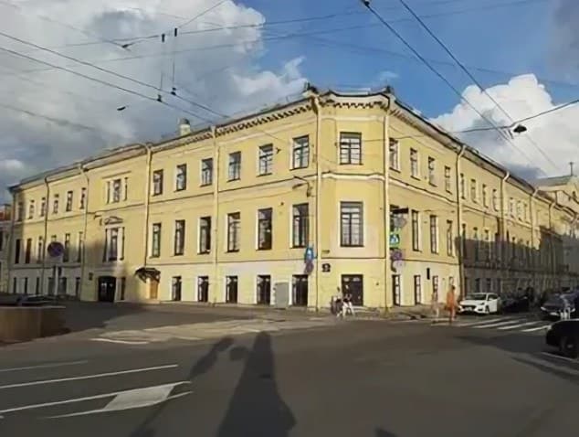 В реальности - дом 48-50-52 литАК на набережной Мойки. Фото: Яндекс.Карты