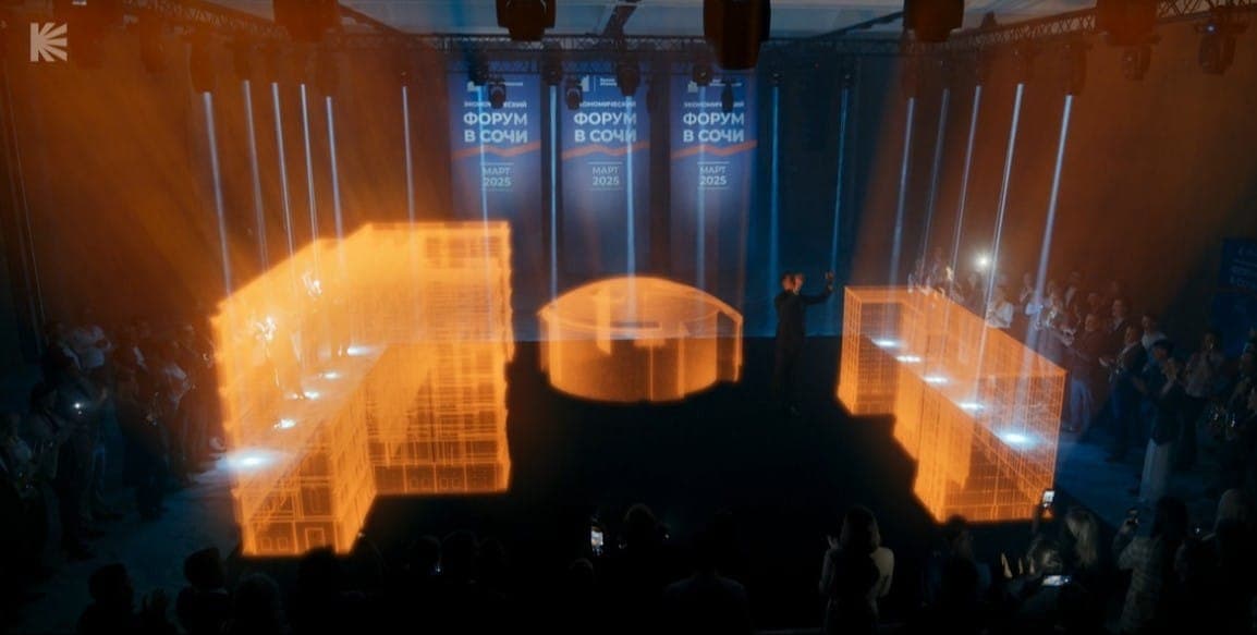 Презентация кампуса в исполнении Соколовского. Кадр из сериала "Мажор". 2014 - 2026, Продюсерская компания «Среда» 