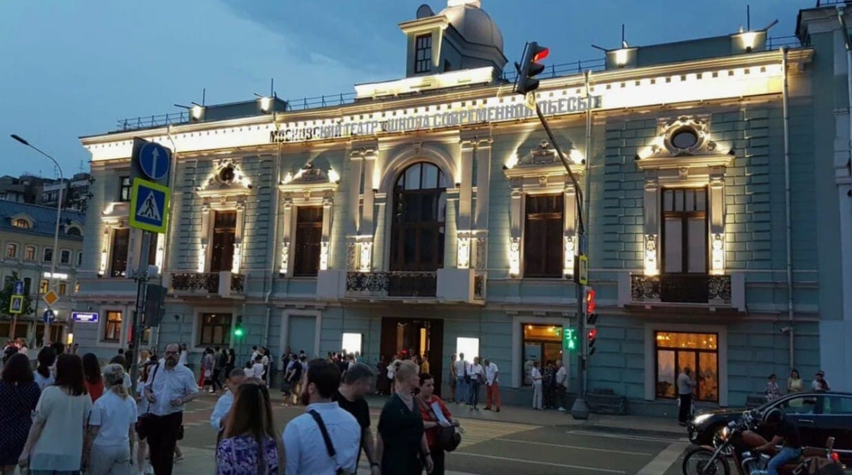 На Неглинной сегодня - у бывшего ресторана "Эрмитаж". Фото: https://dzen.ru/a/YMjA5oA662H6j65u?