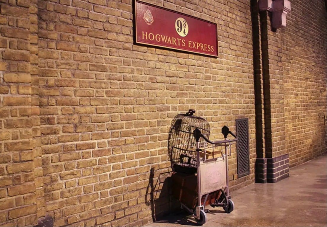 Кингс-Кросс - место, откуда Гарри отправился в Хогвартс