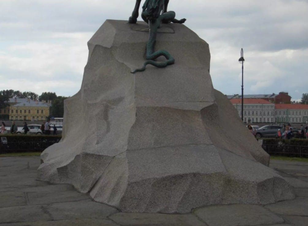 Официально самый большой монолит, когда-либо перемещённый человеком. Фото: en.topwar.ru
