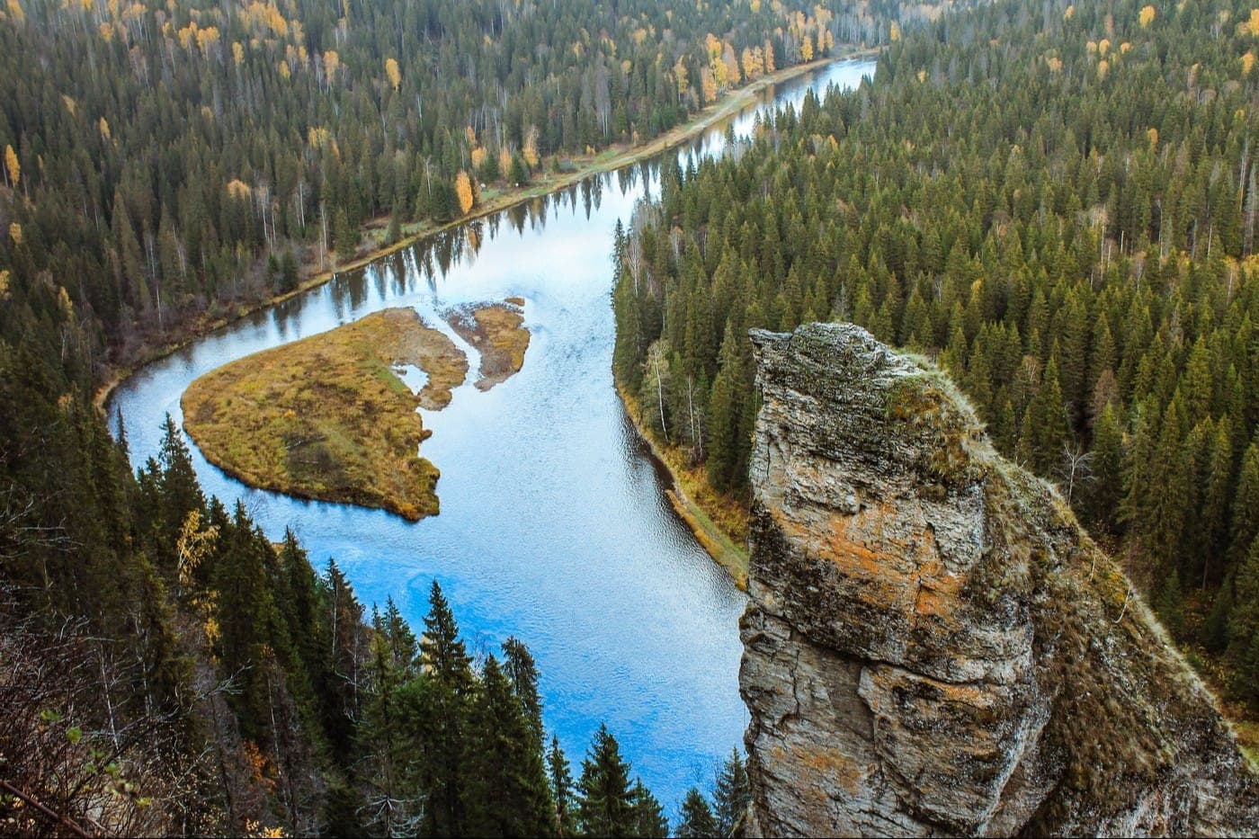 Река Усьва. Вид с высоты птичьего полета. Фото: rtraveler.ru